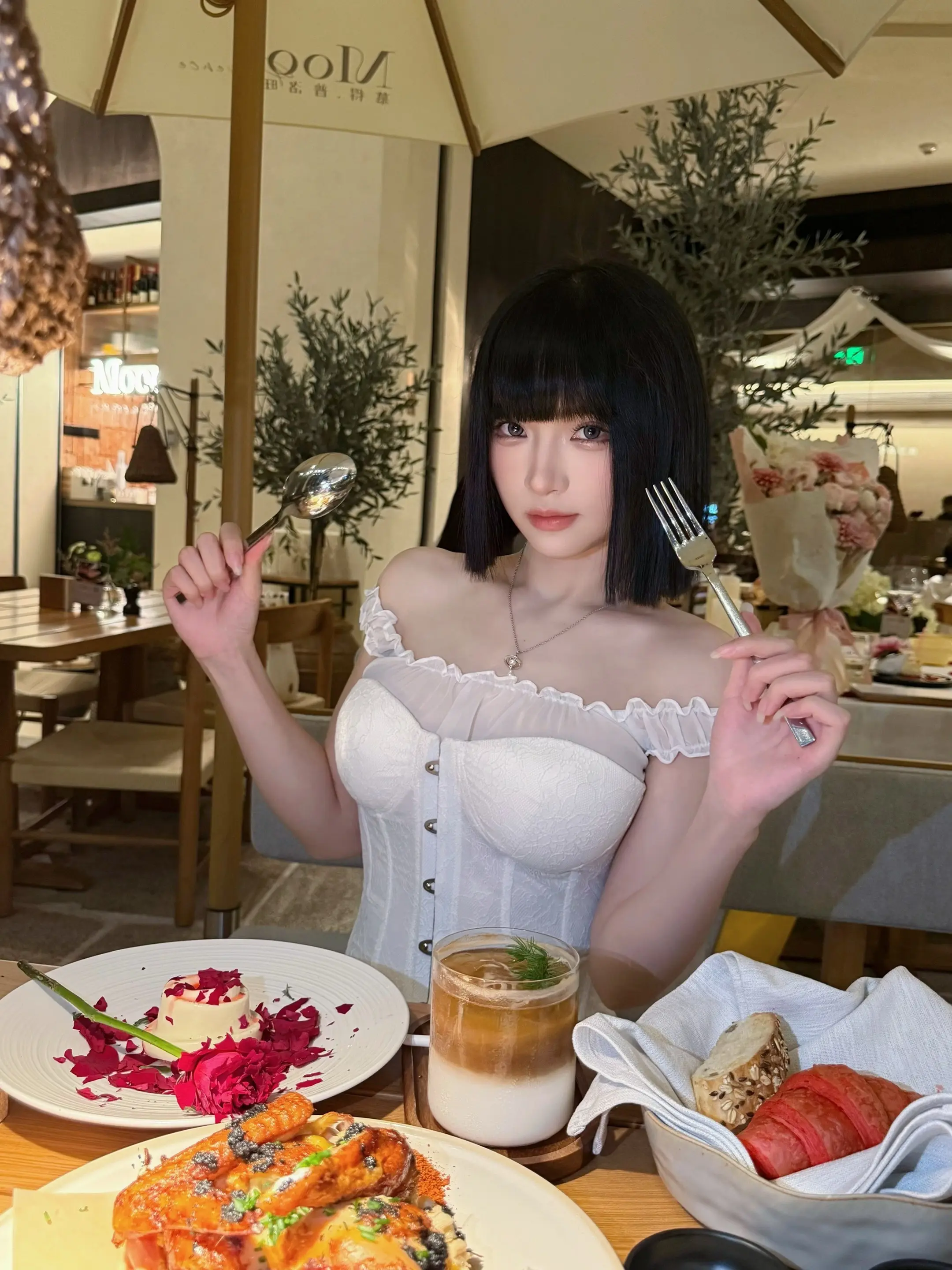 漂亮不能当饭吃 但是可以和我一起吃漂亮饭