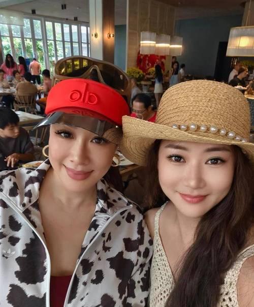 3月23日，钟丽缇就女儿考拉发布的争议照片公开致歉。她承认因工作忙碌，在孩子教育