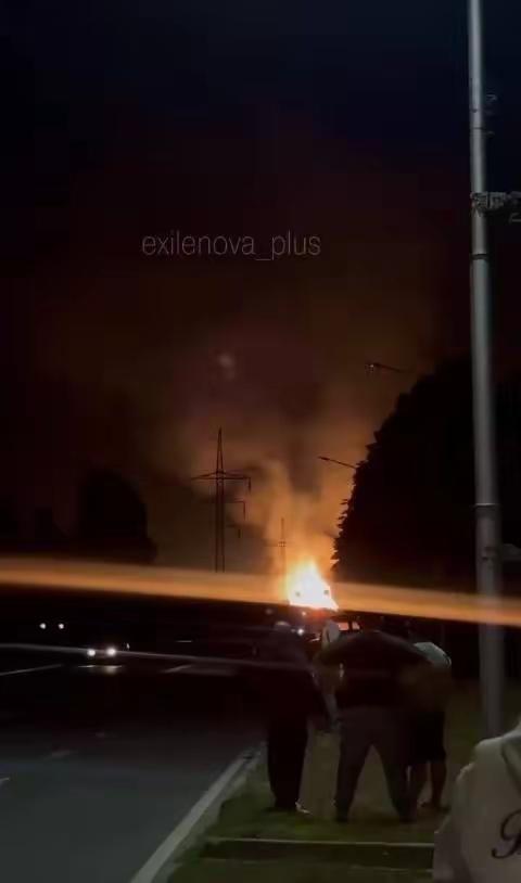 乌克兰导弹袭击导致别尔哥罗德市一处基础设施发生火灾，消防部门正在进行扑救。同时，