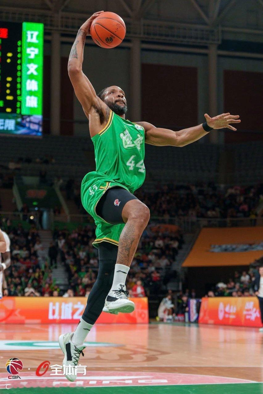 辽宁男篮vs宁波男篮险胜也是胜，辽宁90：88战胜宁波。威尔斯26分3篮板4助攻