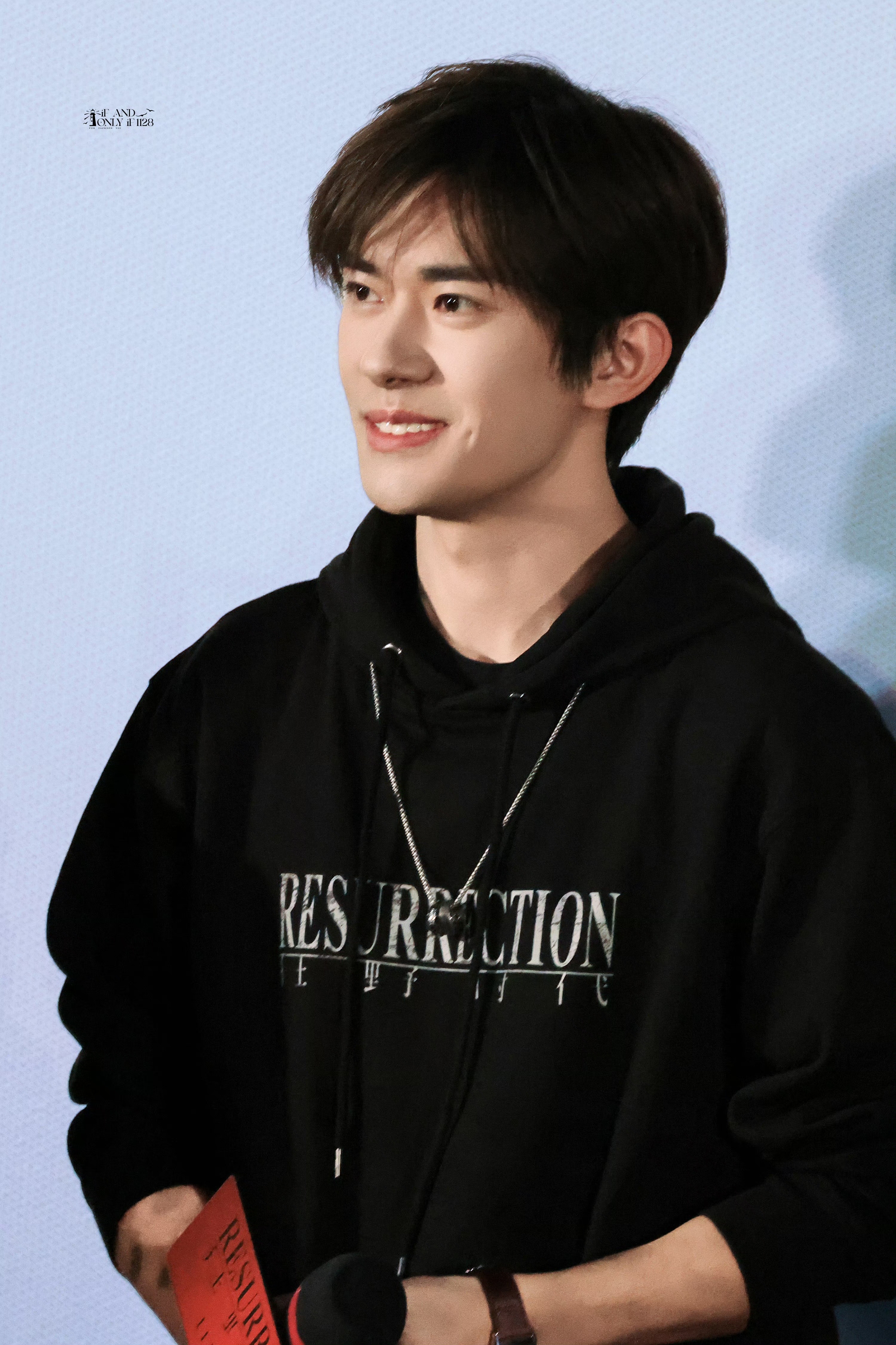 新片里的易烊千玺演技鲨疯！五个角色六种风格无缝衔接，沉浸式跨越时空，狂野又上头。