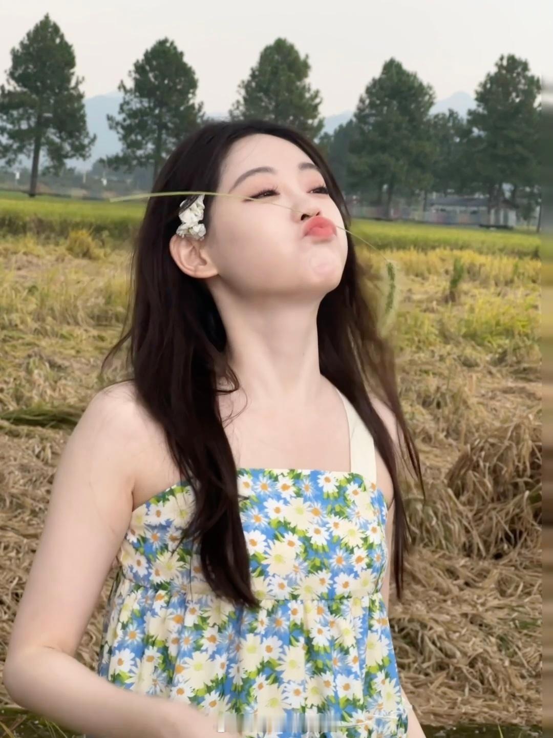 祝绪丹碎花吊带 