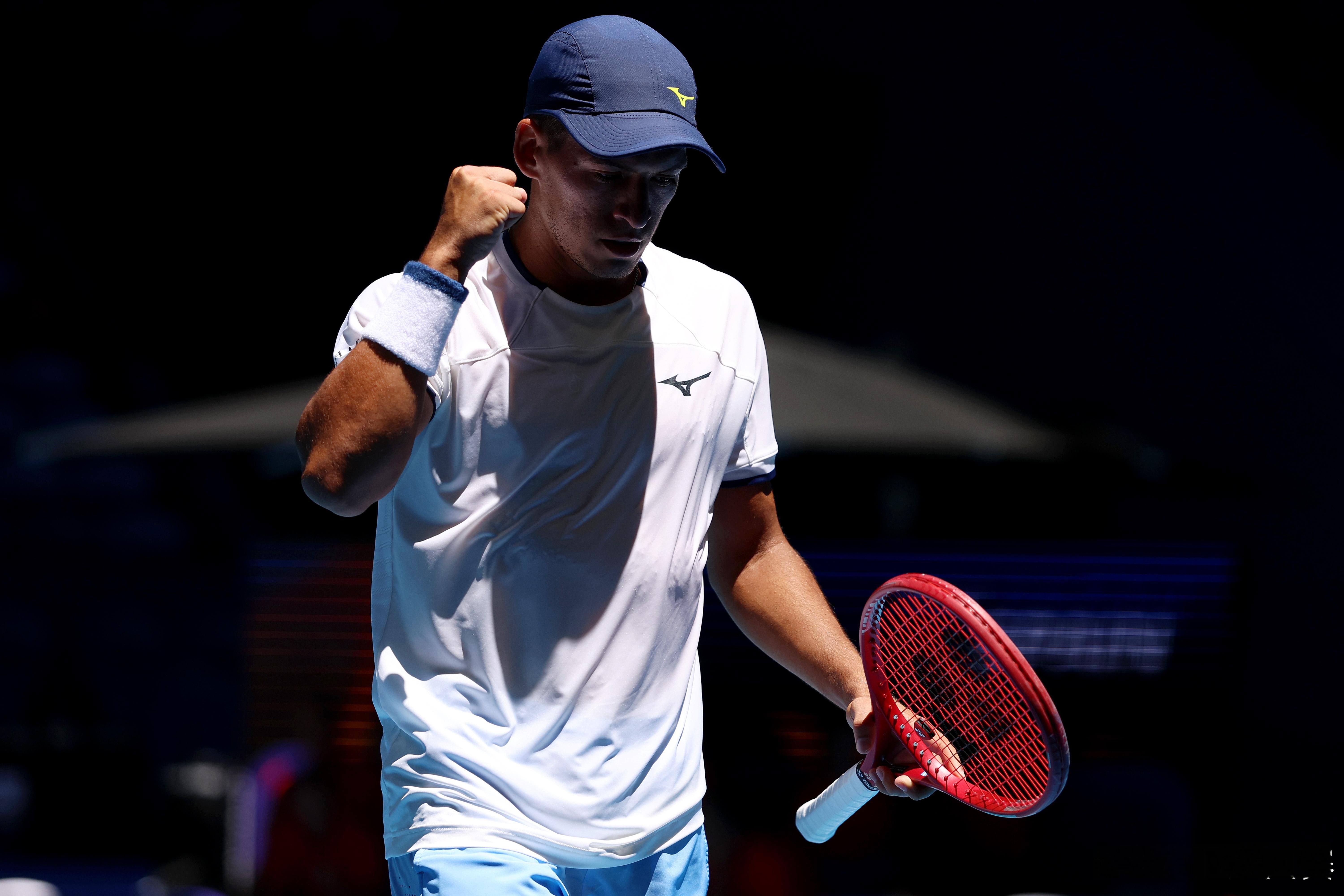 首日完整赛果👇A组 阿根廷3-0 西班牙巴埃斯 64 64 穆纳尔谢拉 64 