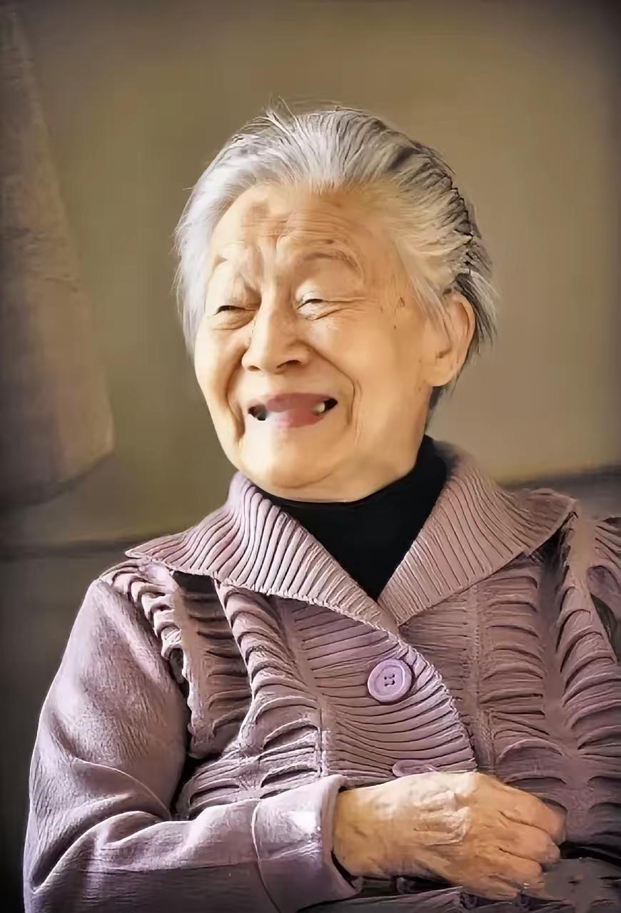真正通透的人，从不费力解释自己
 
杨绛先生曾说：“没必要让所有人都知道真实的你