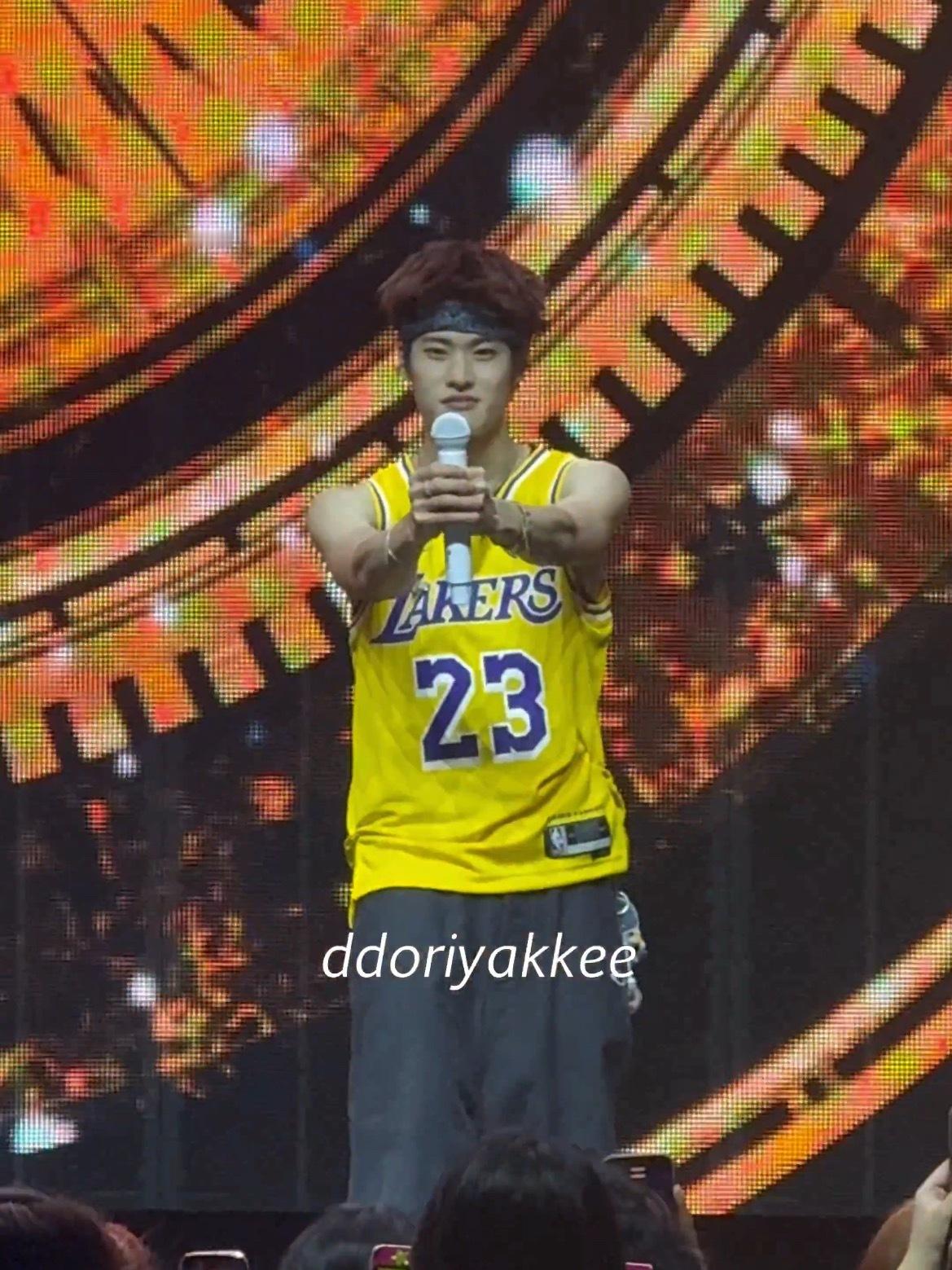 你的甜甜给你双手递来话筒🤲 