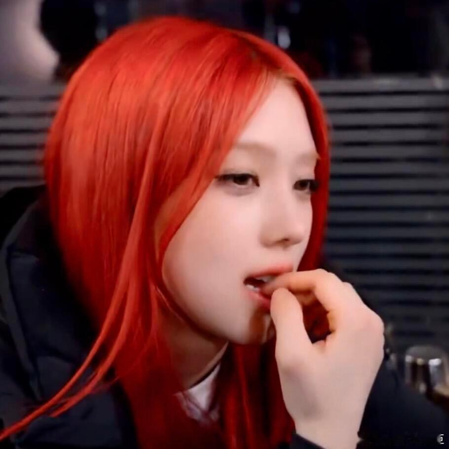 朴睿恩kpop姐感女新人朴睿恩的颜值真的是老天赏饭吃！红发造型氛围感直接焊在身上