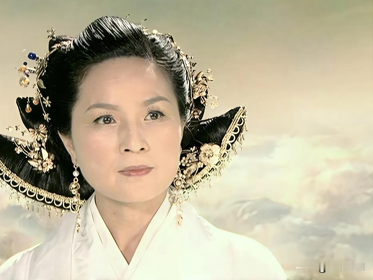 瑶池金母，又称为王母娘娘，是神话传说中的上古尊神，是昊天上帝之妻，与其共掌天庭权