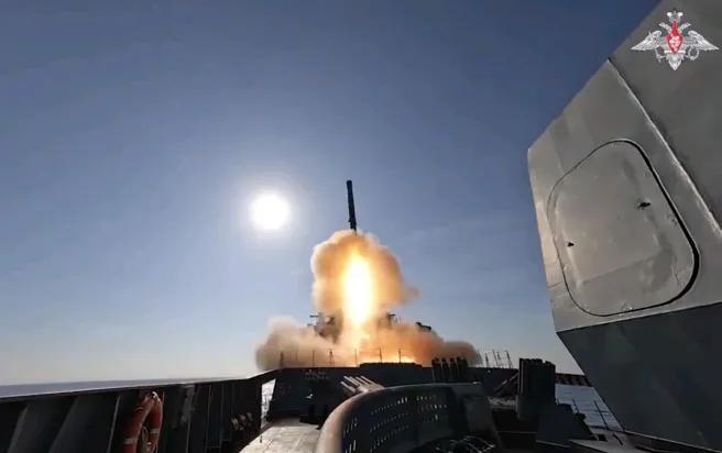 烏克蘭軍方消息指出，俄羅斯海軍週五（14日）朝向蘇梅州試射一枚「鋯石」（3M22