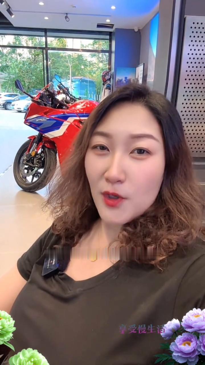AOV拉力摩托车闭眼入的前五名。
ADV拉力车闭眼入的前五名。
·第一名：宝马1