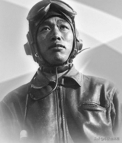 1951年，志愿军飞行员华龙毅被美军战机击落，身负重伤降落在一个山头，就在这时，