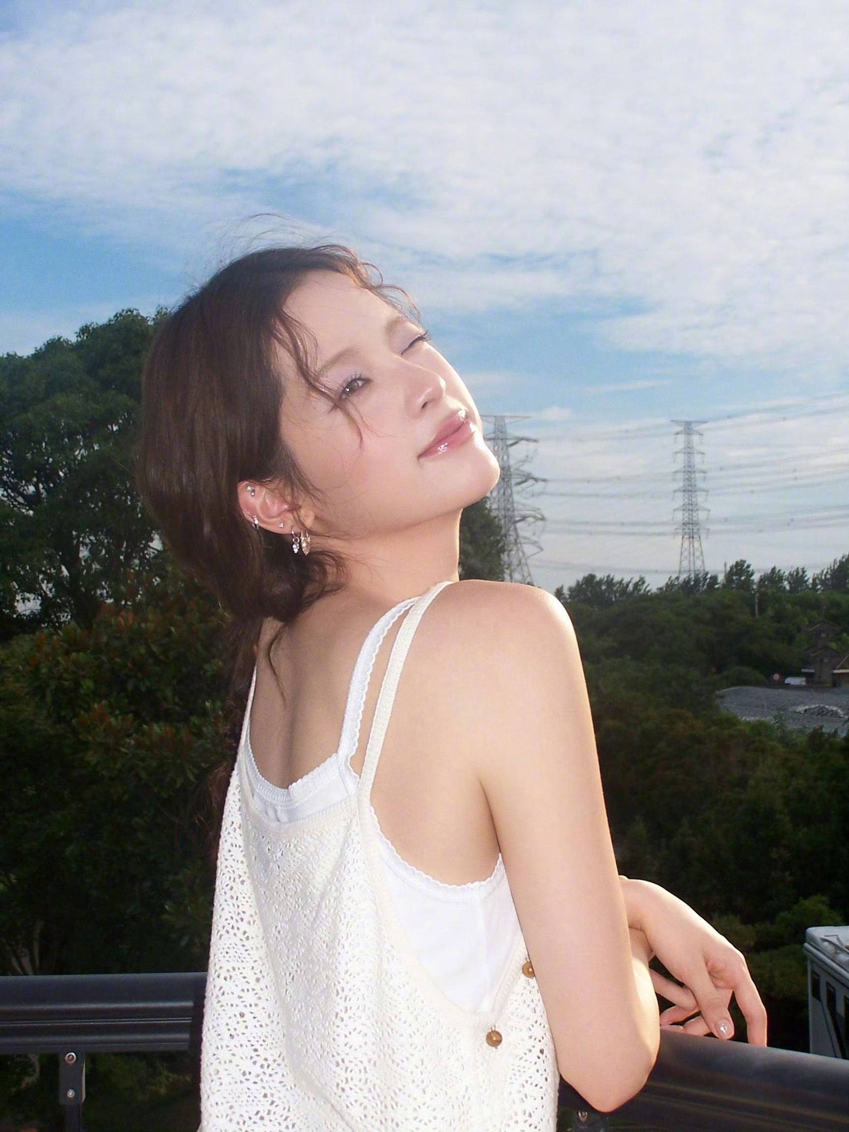 欧阳娜娜曾在异国机场崩溃大哭太能体会这种崩溃了！在巴黎机场遇上航班超卖，拎着一大