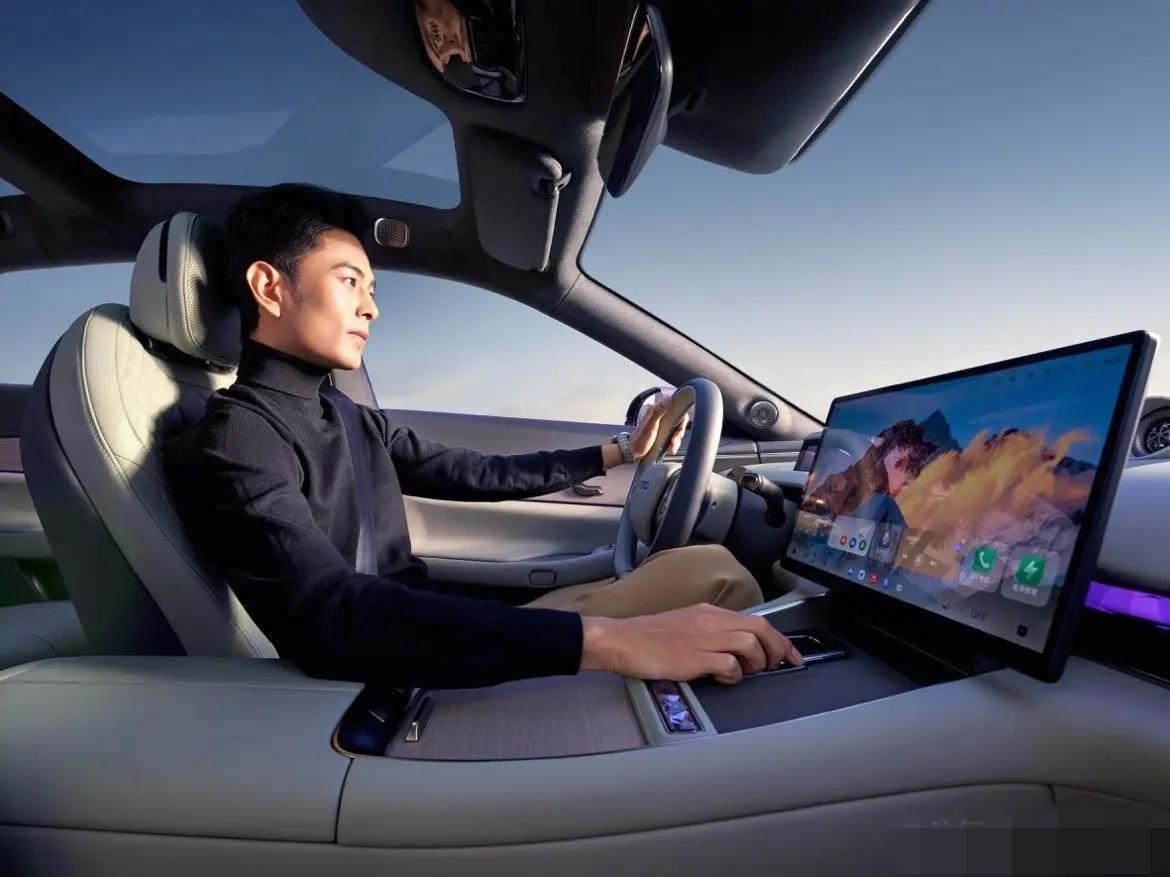 在车企做了20年的老师傅给的建议：

1.通勤用，纯电车！ 
2.短途用，纯电车