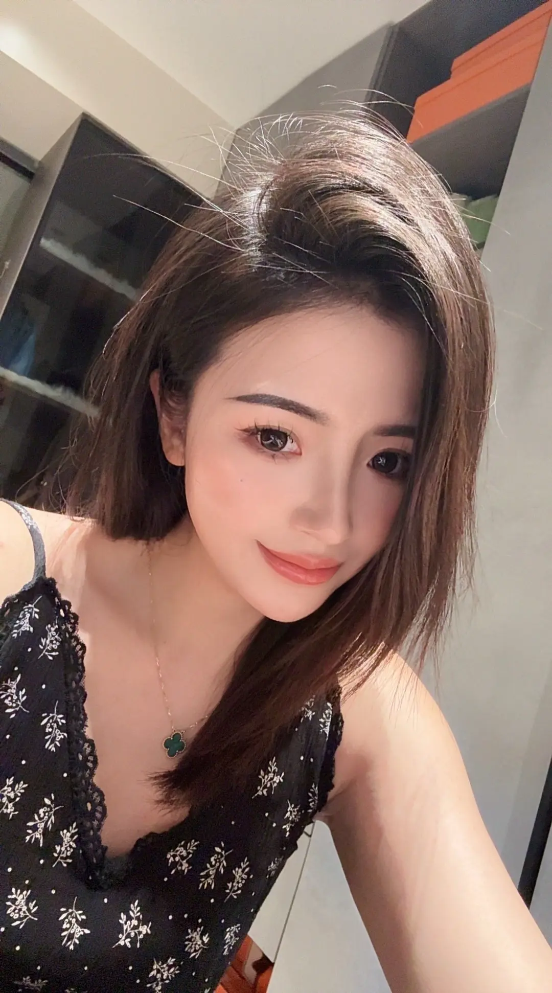 人生最难走的，是心路，最难把握的，是感情，最难看透的，是人心！