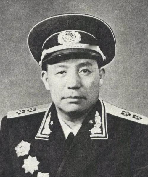 吴瑞林开国中将两次获朝鲜一级国旗勋章，抗美援朝战功改变42军命运！
1950年1