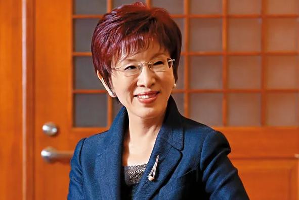 眼看郑丽文民调飙到66%，国民党那帮“大佬”，直接放手一搏要把郝龙斌这个民调仅5