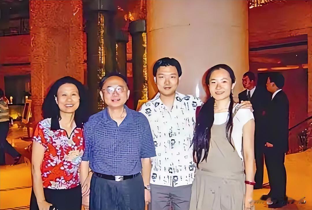 泪目！江姐与杨开慧同日牺牲，21年后儿子娶她外甥女，红色联姻藏着传承密码
 
江