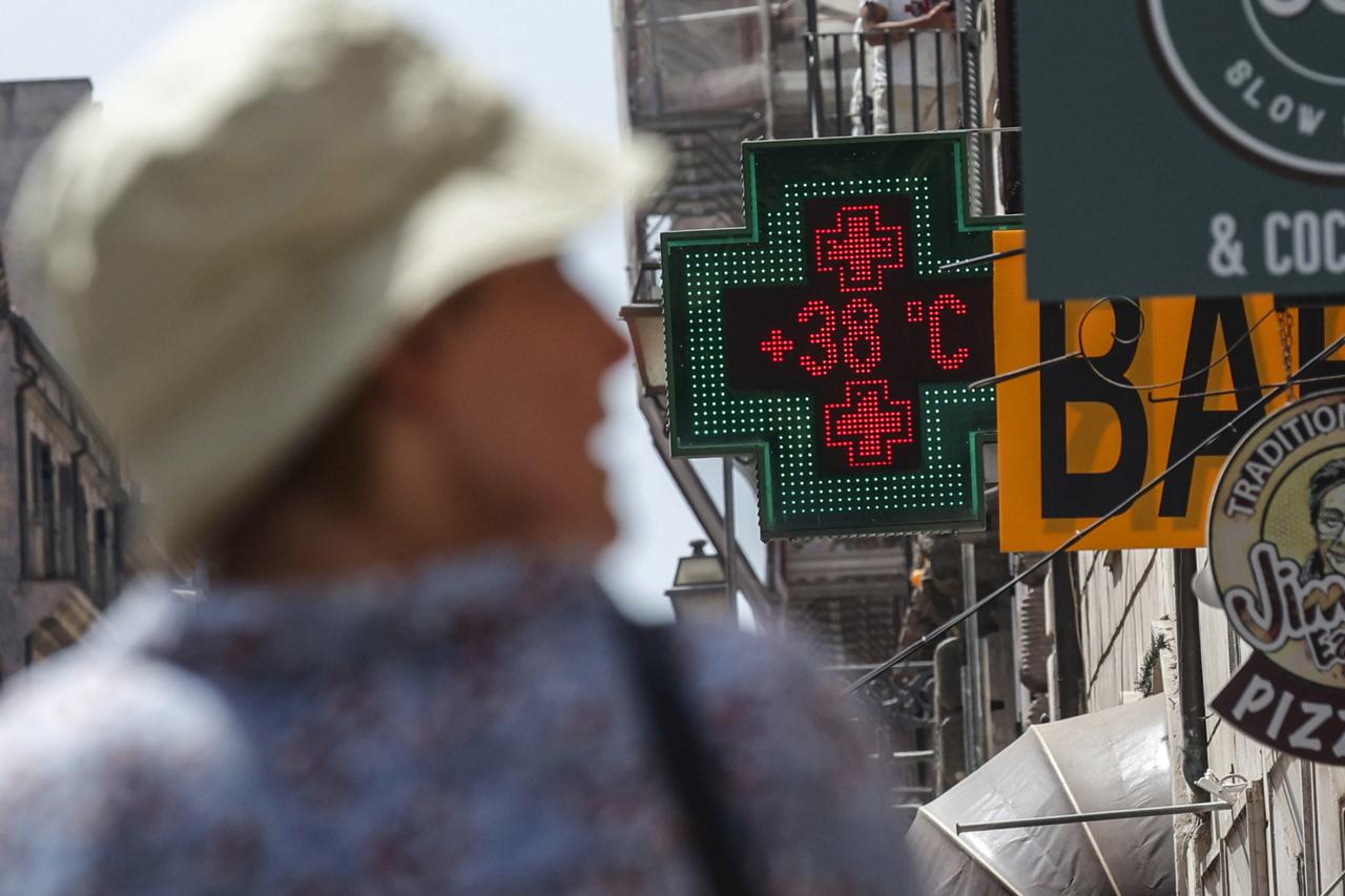 38℃的巴黎街头，欧洲人疯抢“中国红汤”，到底什么来头？
7月7日，欧洲中期天气