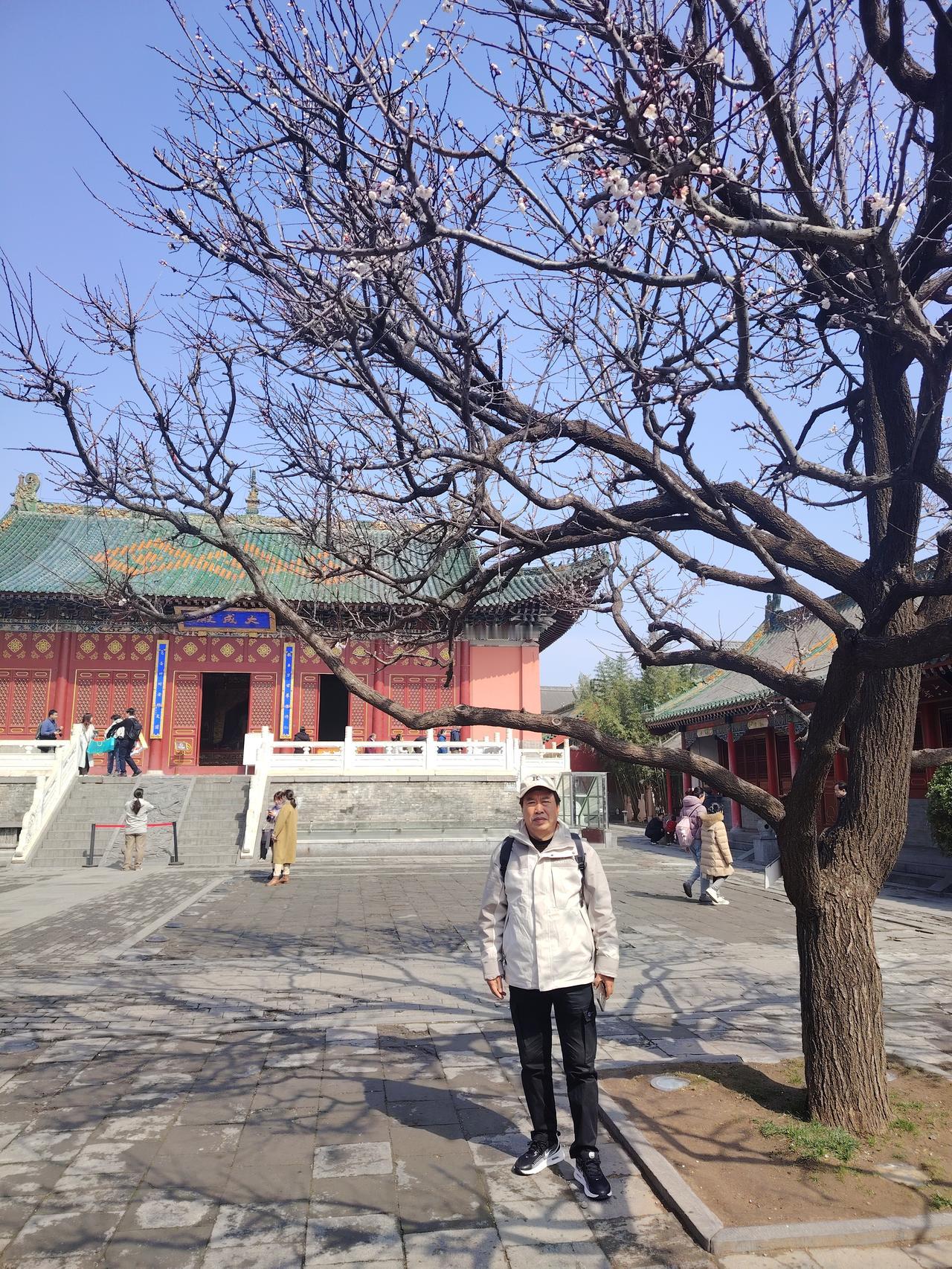 刚才，老公的舅妈打电话了，先是问老公在哪里？老公说目前在郑州带孙子，她说让老公马