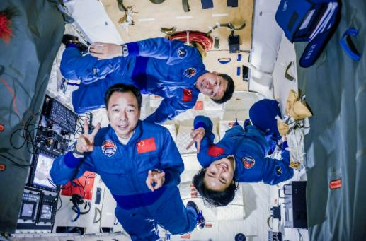 谁还在拿中国空间站和国际空间站比大小？格局小了！天宫的核心价值不是体积，是它作为