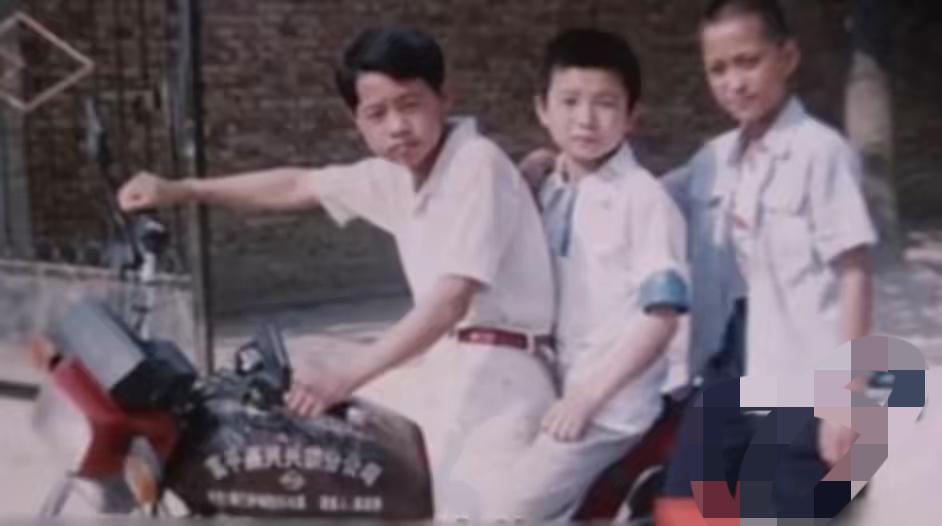 69岁老太遭轮奸，16少年当庭翻供，拘留400天后无罪释放，赔偿5万

凌晨三点