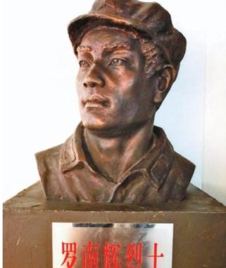 1930年，红军军委书记罗南辉被捕，敌人还没有用刑，他自己就先招了，为了试探他，