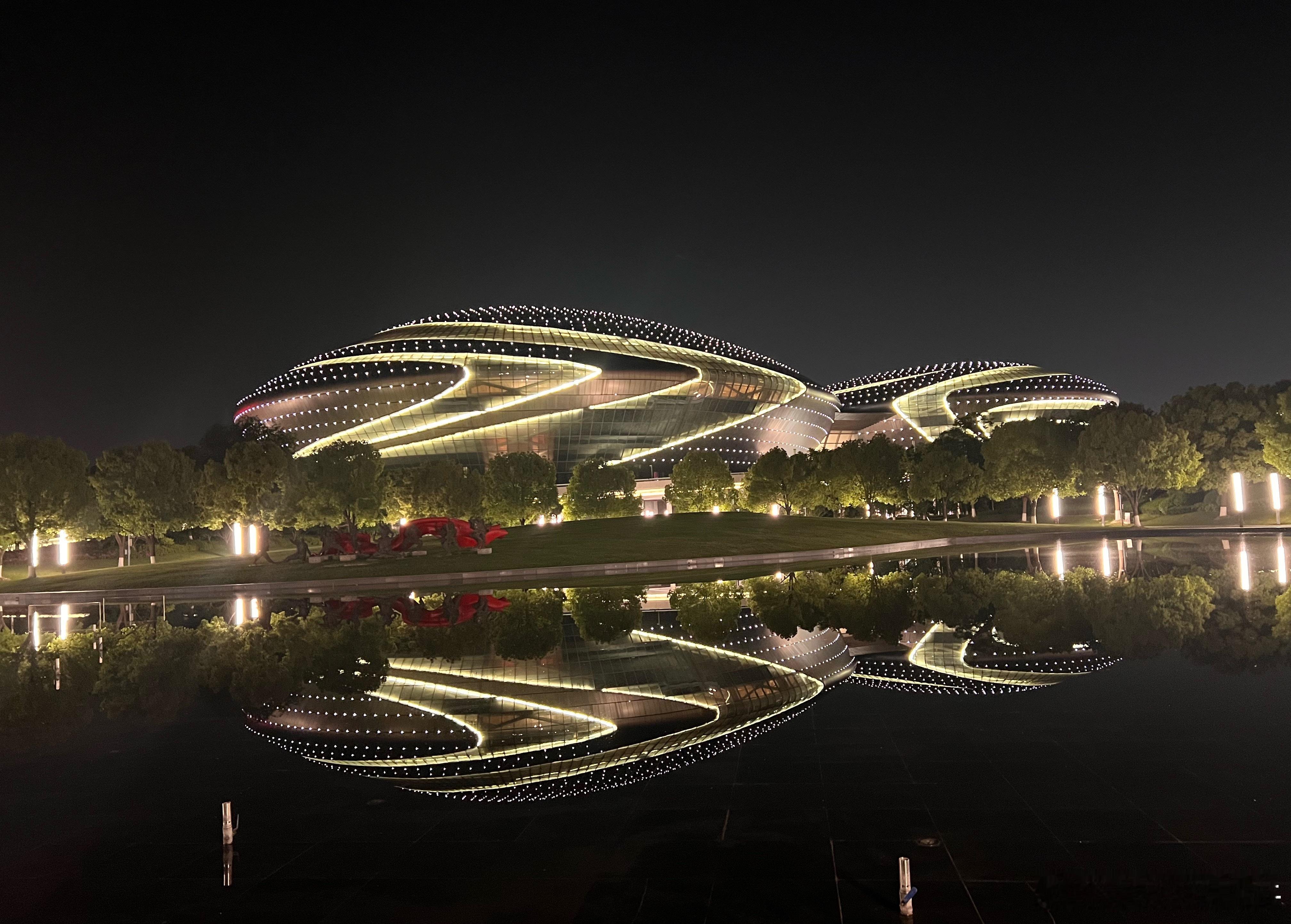 随手拍南京 UFO，无滤镜。 