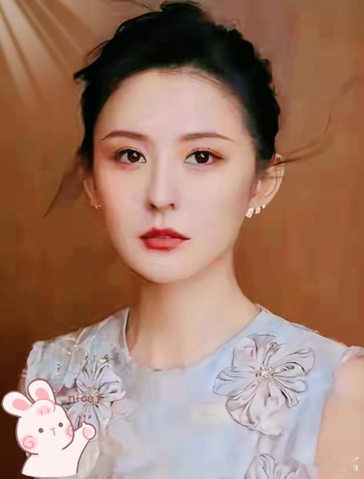 热依扎说：现在我已经39岁了，有个五岁的孩子，是未婚生的，我不在乎别人怎么说，只