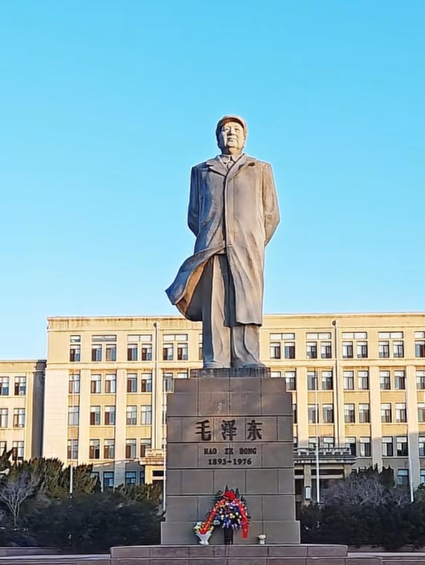 今天 12 月 26 日 毛主席诞辰 132 年周年