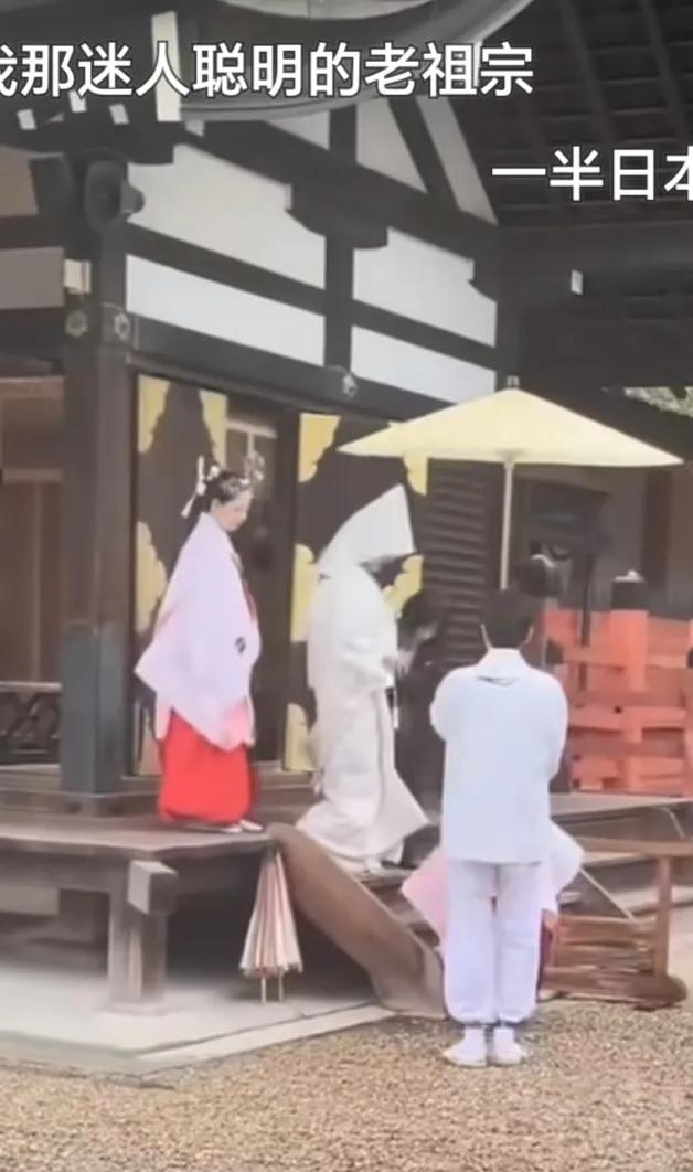 白布头巾、白衣、白伞、白红包、花圈、披麻戴孝的队伍……这不是灵堂要送老人上山，这