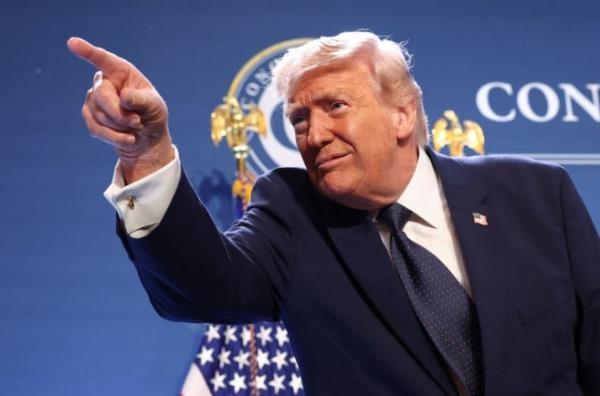 特朗普要打消耗战！
4月22日，特朗普坐在福克斯新闻的镜头前，慢悠悠地扔出一句话