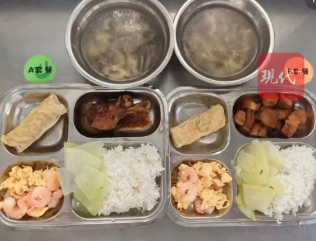家长称上海多校午餐虾仁鸡蛋发臭，这道菜品的供应商是上海绿捷实业发展有限公司，目前