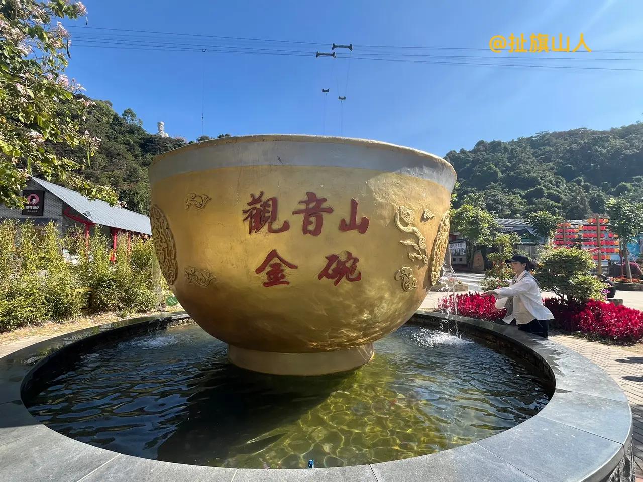 别瞧不起收废品的！说出来让你吓一大跳！这行工作是外表是捡破烂的不起眼，但被西装革