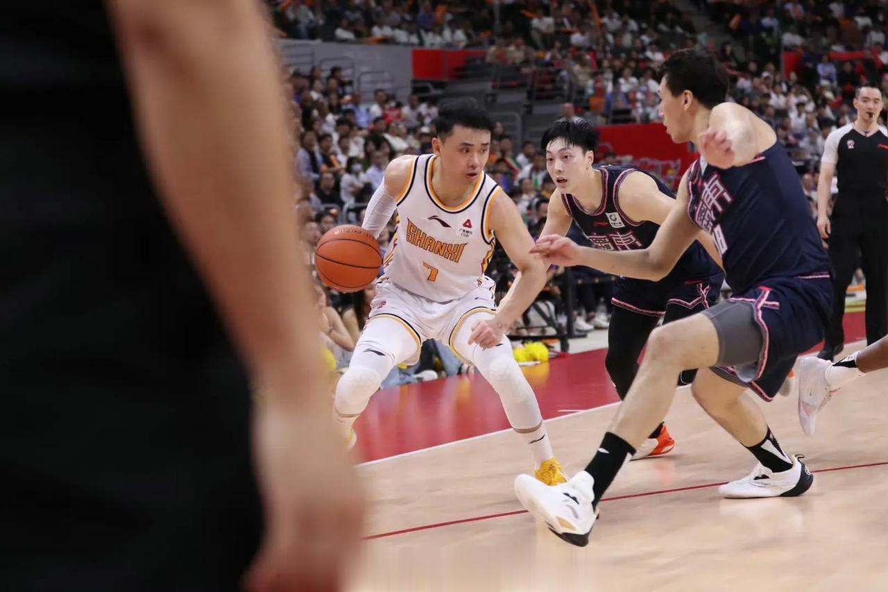 原帅面对广东宏远后卫整场纠缠防守，仍砍下28分+5记三分球！
本次比赛原帅可谓是
