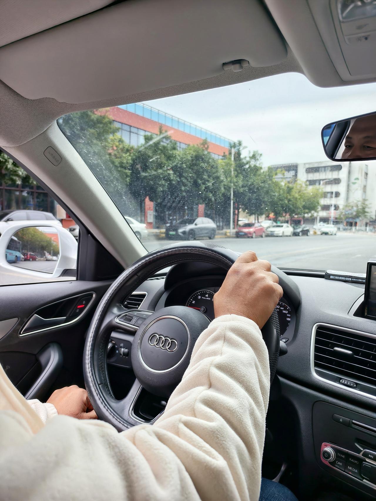 雨刮器异响去4S店要我300块，我20块搞定了，感觉自己像个天才
先交代背景：我