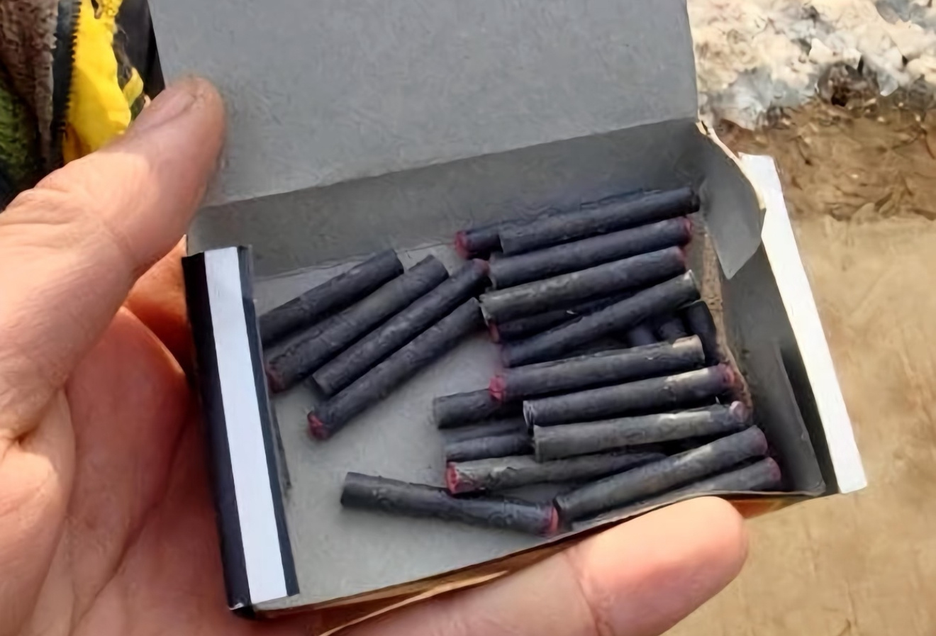 春节凌晨堪比二战简单总结一下今天……凌晨1点睡觉凌晨2点崩崩崩凌晨3点崩崩崩凌晨