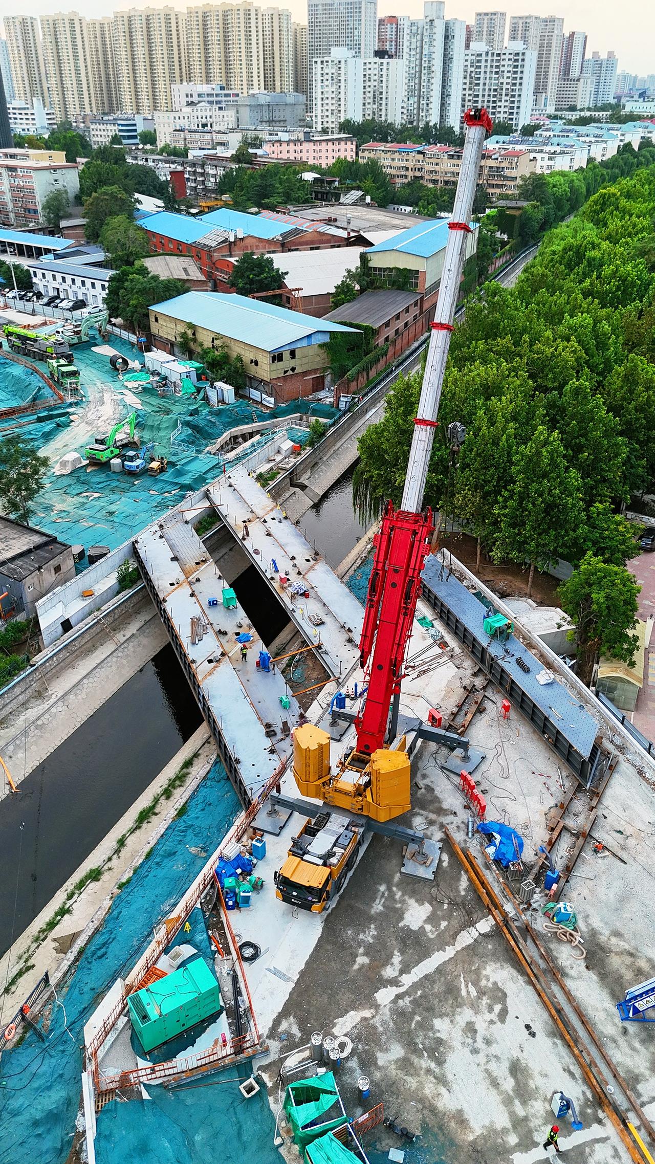 石家庄塔北路新石北路联通工程最新进展，今日路过发现正在安装钢箱桥，厚重的桥身横跨