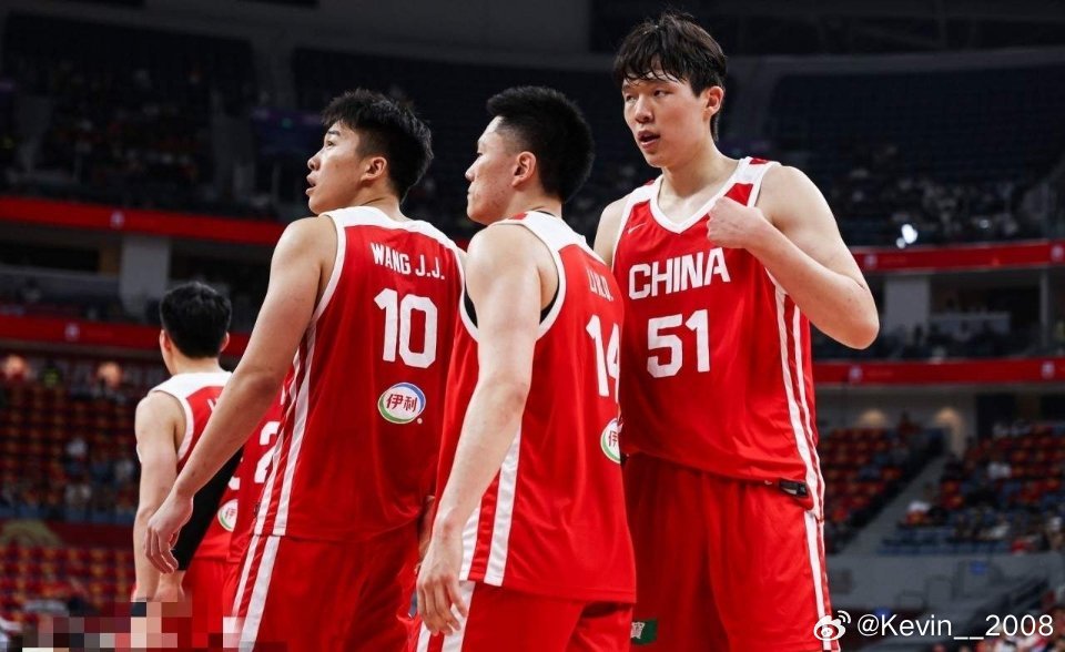 足球踢不过日本，现在篮球也大比分输给日本我们身高、体重、灵活度都不比人家差，资金