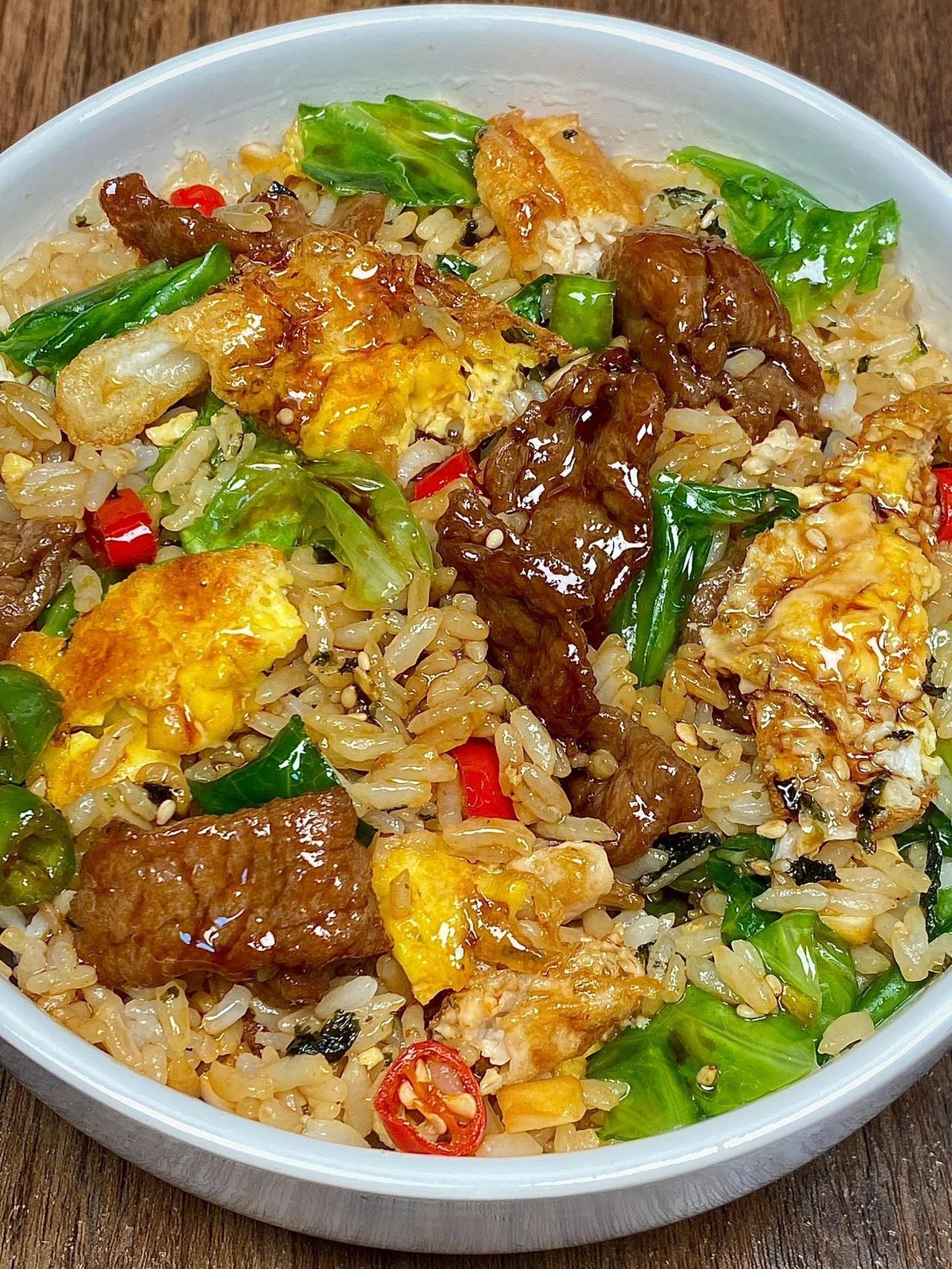 米饭这么做简单又好吃，泰酷辣
馋这道生菜鸡蛋牛肉拌饭很久啦，终于下手啦！！
牛肉