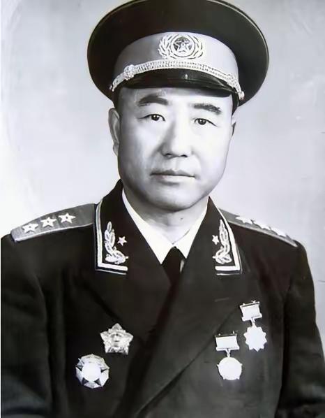 董其武起义时他的长子董济民还在重庆，后来董济民就被毛人凤下令逮捕并被押送到了台湾