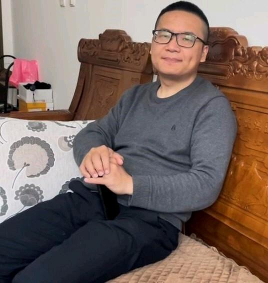 通报个喜讯，原北医三院的医生张煜，就是举报某些人违规治疗癌症的那个，

状告违法