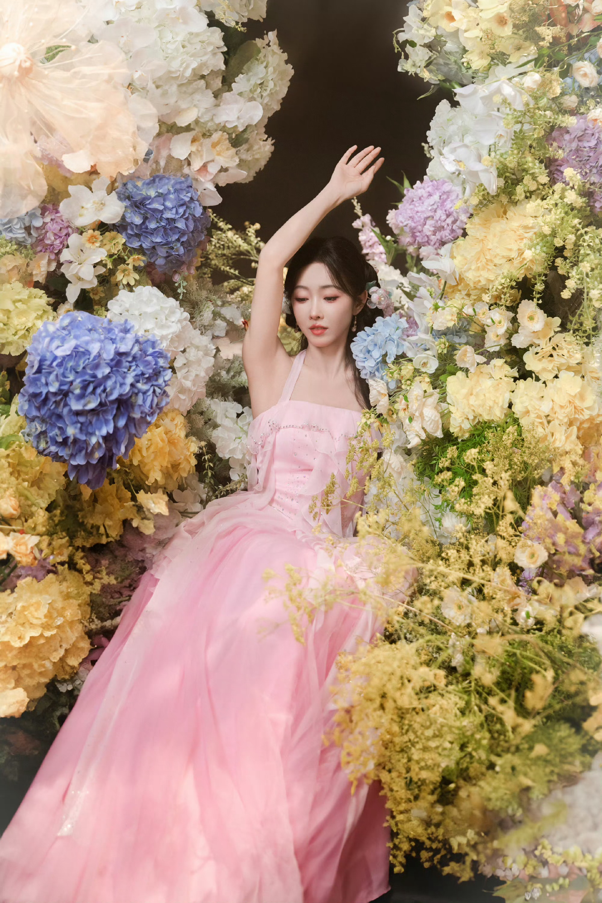 璐姐这个穿搭真的太美了，像是莲花仙子，莲花仙子是限定 我的美宣永远是常在版[开学