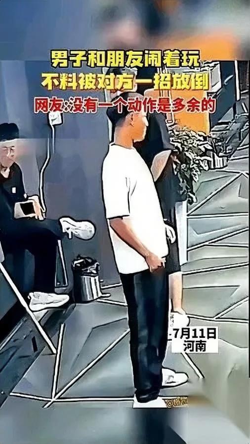 街头两人起争执

没人敢上前劝

你猜不动的那方真的怕了吗？

一开始黑衣男连着