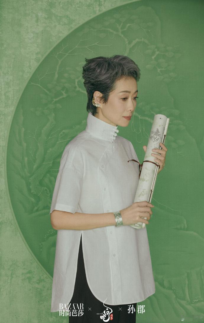 叶童赵雅芝时尚大片，仿佛就是从画里走出来的。