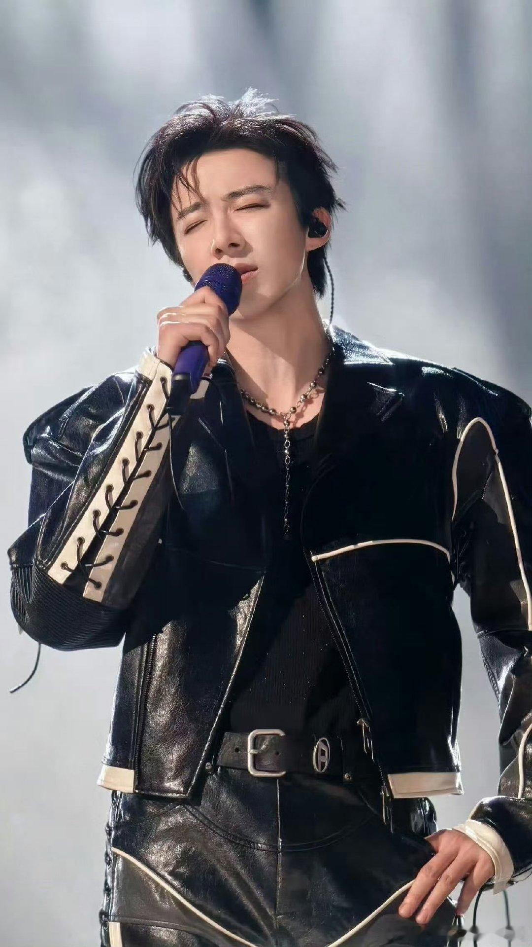 刘宇宁艺统带团好忙 刘宇宁：我只是个发起人+艺统+主唱+和声+切歌工罢了！这工作