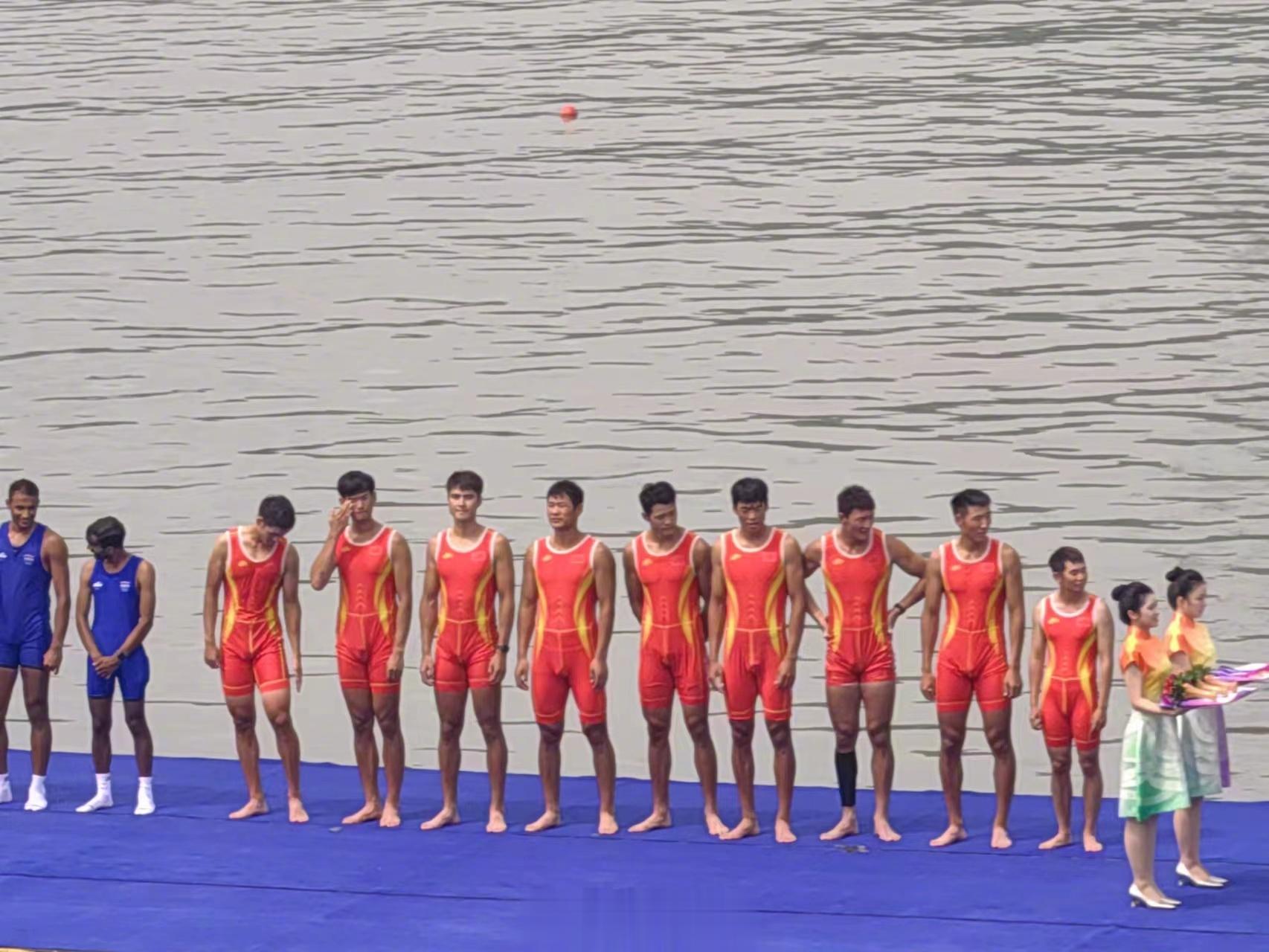 【#赛艇小伙徐桥夺得杭州亚运安徽首金#】9月24日上午，第19届杭州亚运会赛艇男