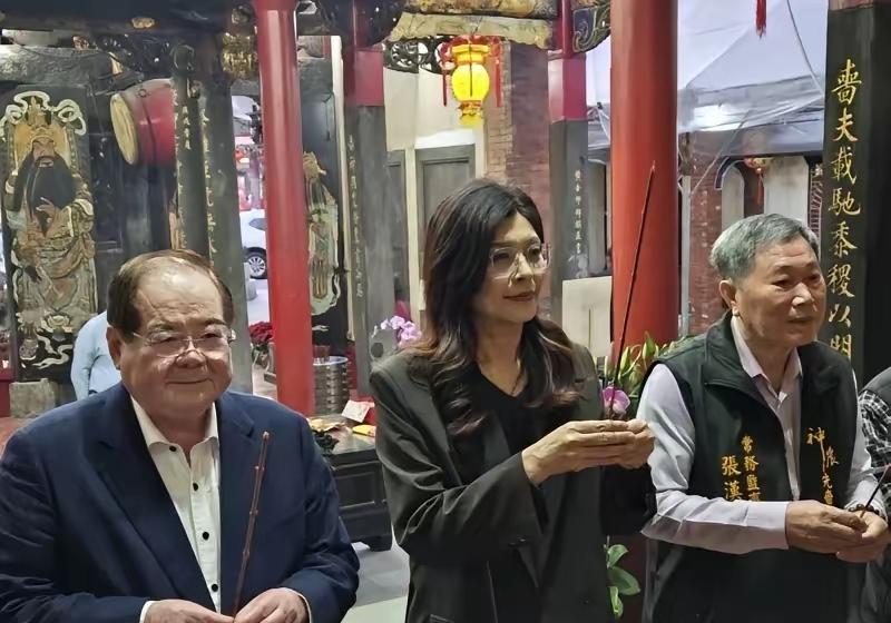 郑丽文将被换掉？
昨天有媒体人放出消息，称“国民党本土派一堆大佬已在秘密基地完成