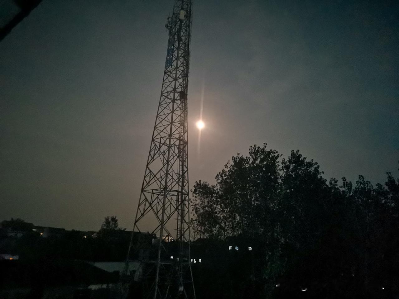 下午小子来访，告我一月数学考试，1个满分，其余也只扣了几分。一个半小时的题目，他