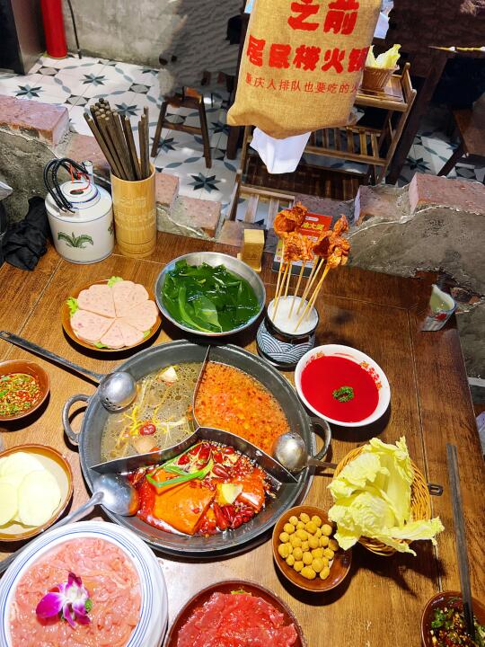 重庆 ‼️去不了，我就去食居民楼火锅，哼