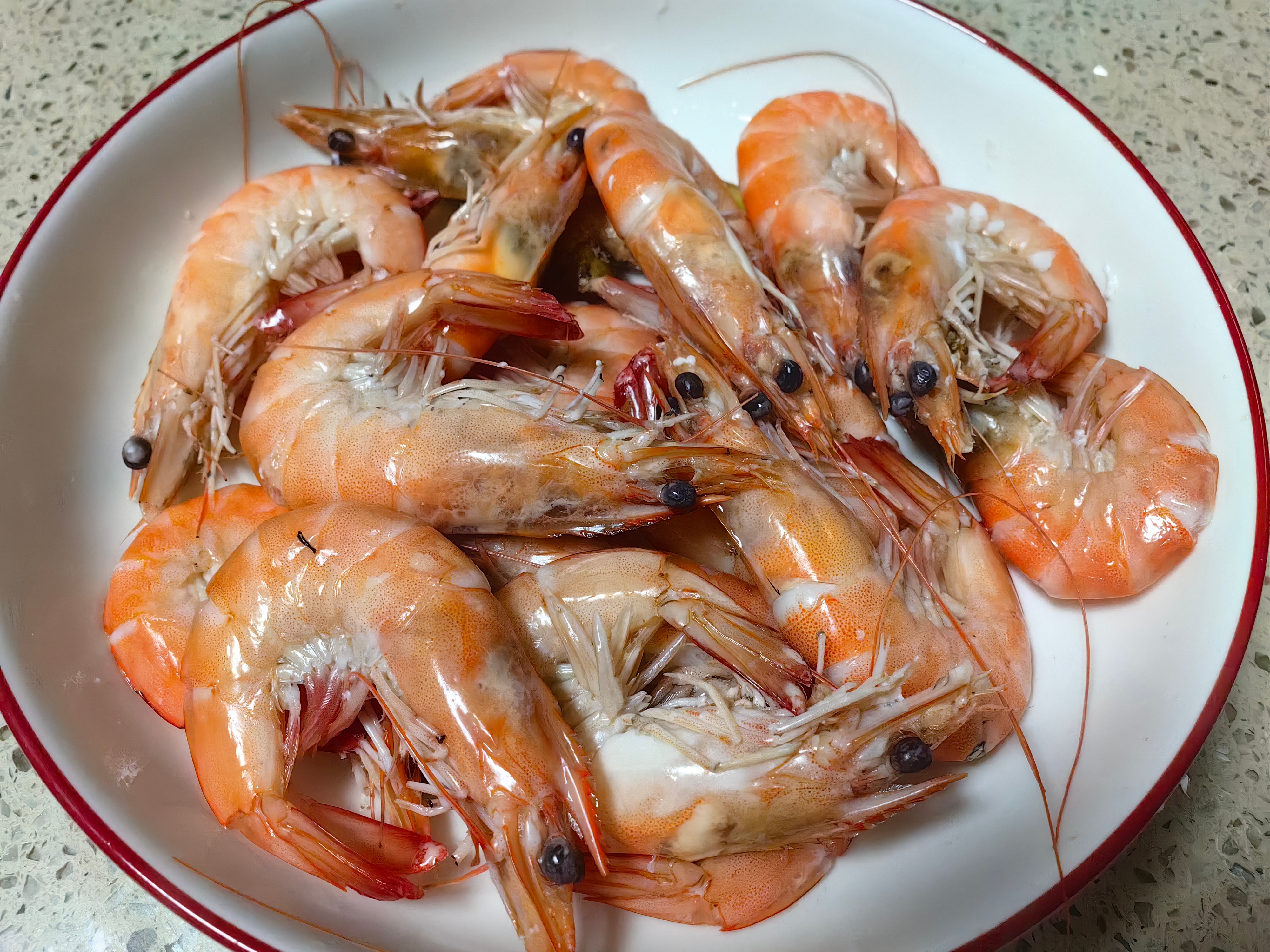 家常菜 白灼虾，鸡汁炒黄皮瓜，豆干，清蒸黄花鱼。软骨白萝卜汤。 