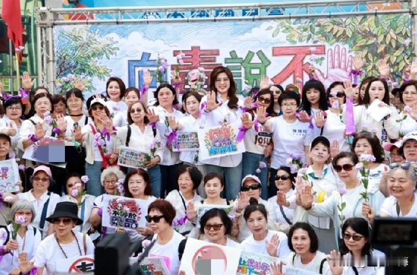 郑丽文对沈伯洋出手了，要求不要躲闪。就在今日（10月9日），郑丽文携多名蓝委在蓝